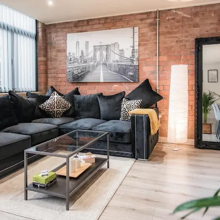 Stunning 2 Bed With Outside Balcony, Super King Beds And 75'' Tv! Bradford (West Yorkshire)