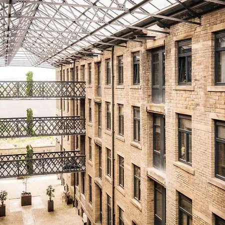 Stunning 2 Bed With Outside Balcony, Super King Beds And 75'' Tv! * Bradford (West Yorkshire)