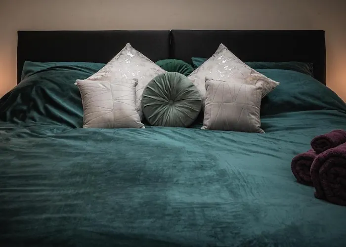 Apartment Stunning 2 Bed With Outside Balcony, Super King Beds And 75'' Tv! Bradford (West Yorkshire)