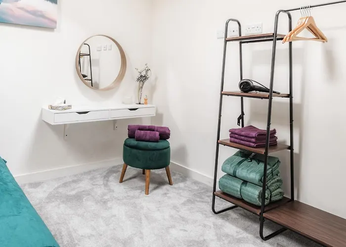 Stunning 2 Bed With Outside Balcony, Super King Beds And 75'' Tv! * Bradford (West Yorkshire)