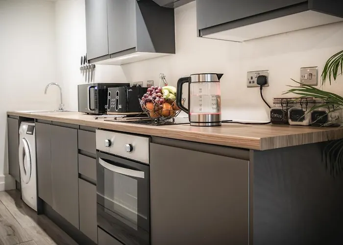 Apartment Stunning 2 Bed With Outside Balcony, Super King Beds And 75'' Tv! Bradford (West Yorkshire)