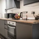 Apartment Stunning 2 Bed With Outside Balcony, Super King Beds And 75'' Tv! Bradford (West Yorkshire)