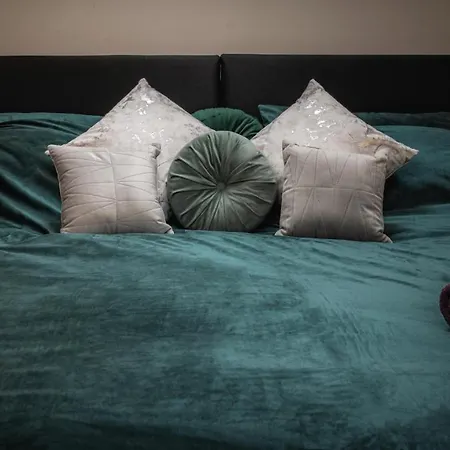 公寓 Stunning 2 Bed With Outside Balcony, Super King Beds And 75'' Tv! 布雷得佛