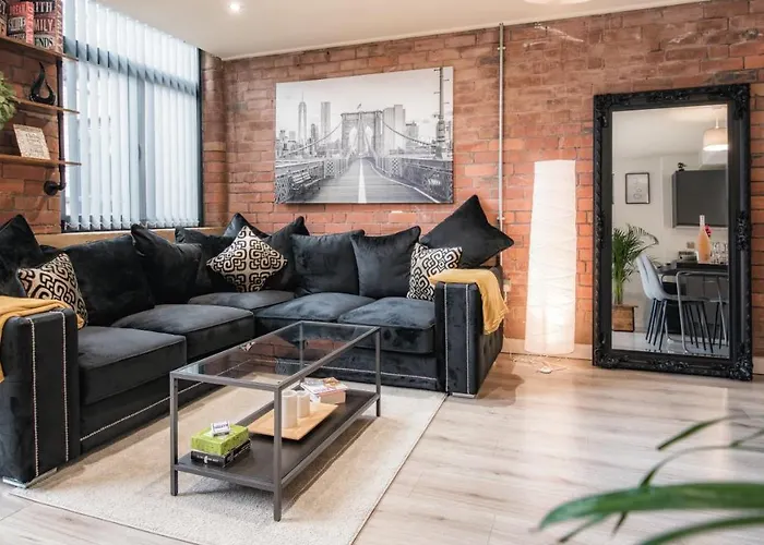 Stunning 2 Bed With Outside Balcony, Super King Beds And 75'' Tv! 布雷得佛